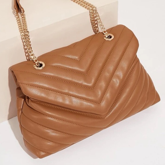 *Chevron quilted flap bag - Picture 4 of 11